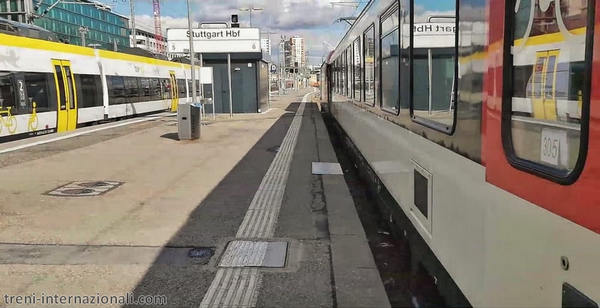 Treni nella stazione centrale di Stoccarda