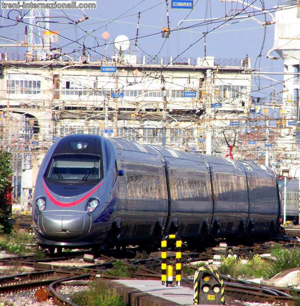 Treno Cisalpino per Ginevra a Milano