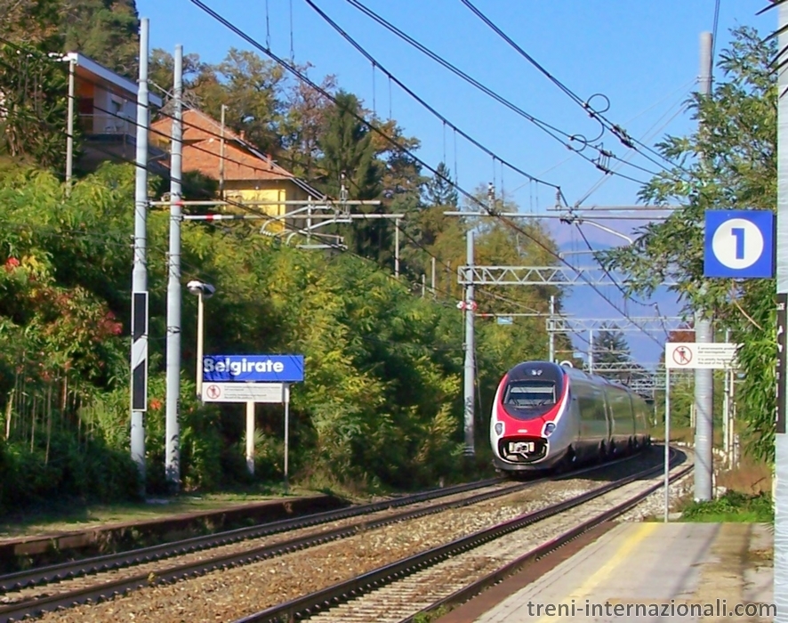 Treno EuroCity Milano - Ginevra a Belgirate