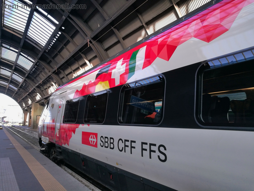 Treno EuroCity per Basilea a Milano Centrale