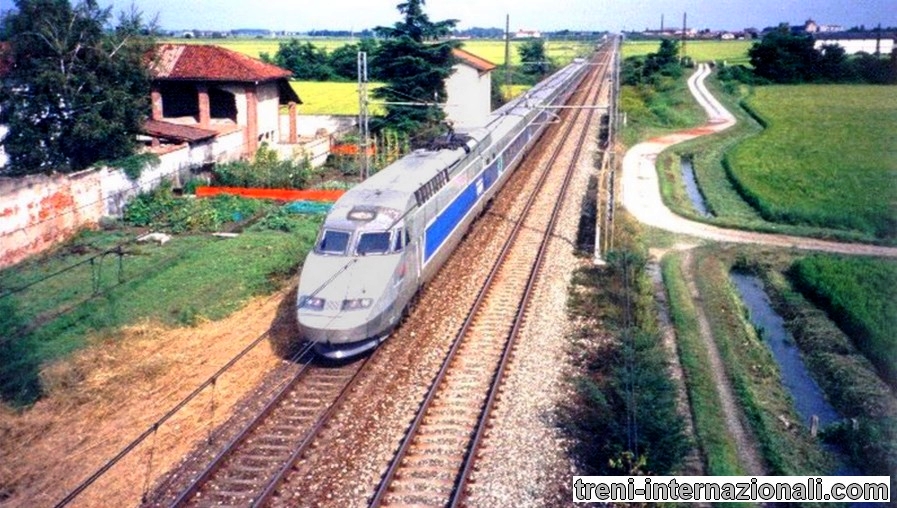 Treno EuroCity TGV "Alessandro Manzoni " Parigi - Milano vicino a Vercelli