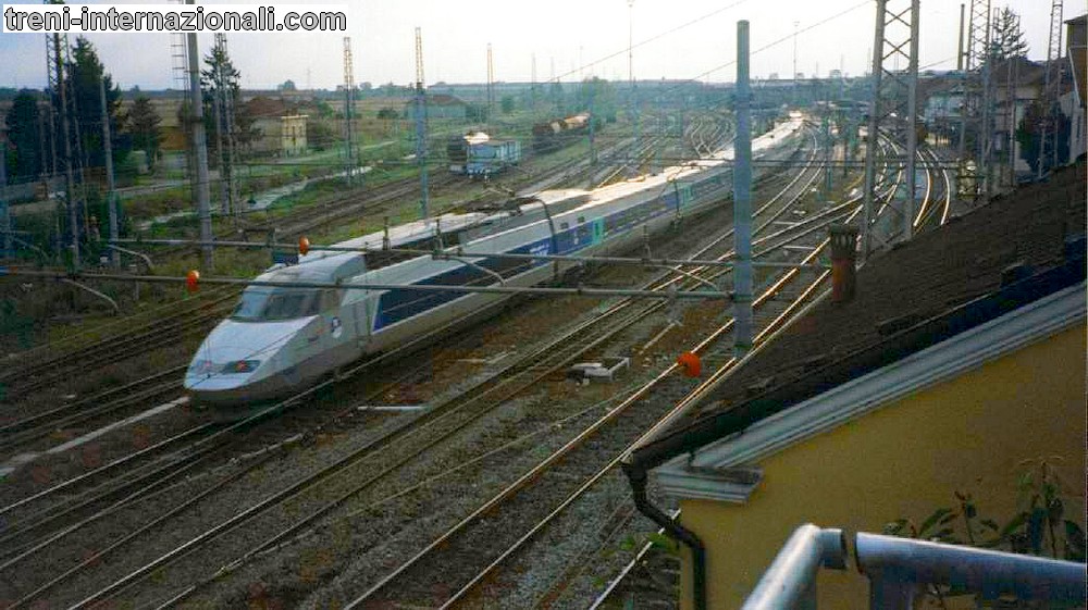 Treno EuroCity TGV "Alessandro Manzoni " Milano - Parigi transita a Santhi