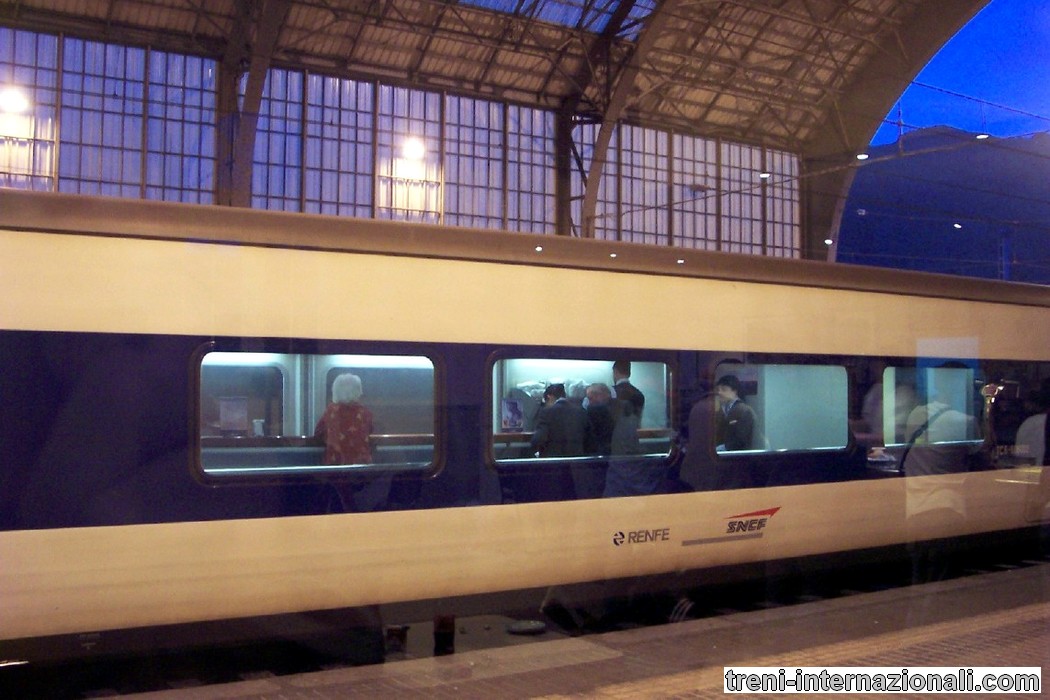 Treno EuroNight "Salvador Dali " Milano - Barcellona a Port Bou