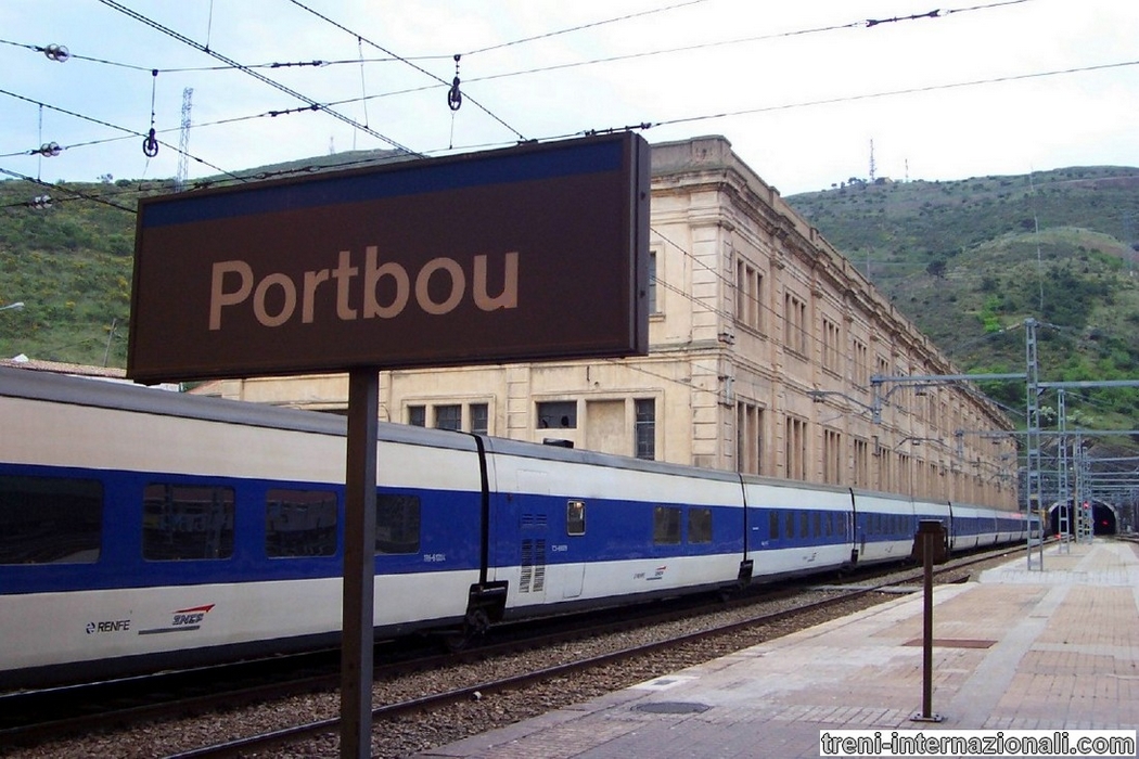 Treno EuroNight "Salvador Dali " Milano - Barcellona a Port Bou