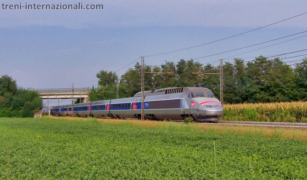 Treno EuroCity TGV Parigi - Milano vicino a Santhi