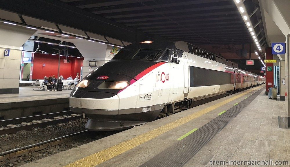 Il treno EuroCity TGV 9241 Parigi - Milano in sosta a Torino Porta Susa