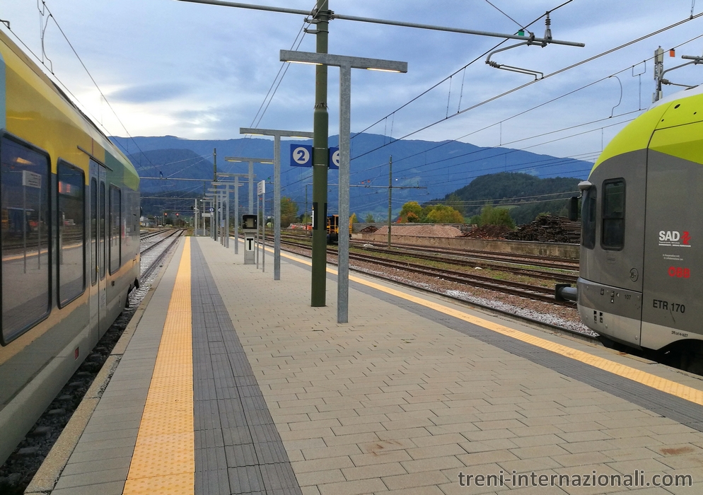 Incrocio tra treni a Brunico