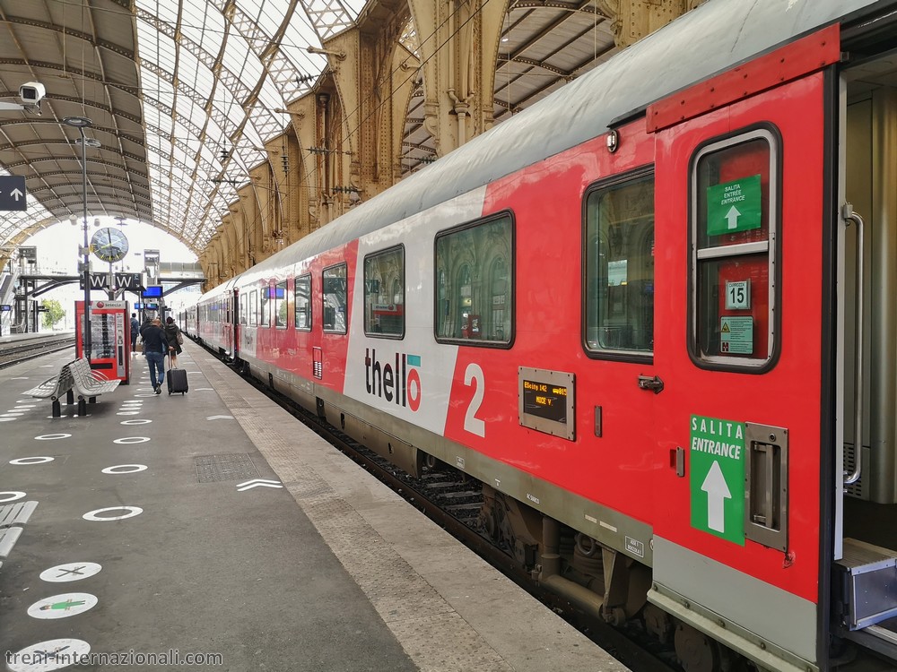 L'EuroCity 160 di Thello da Milano Centrale appena arrivato nella stazione di Nizza