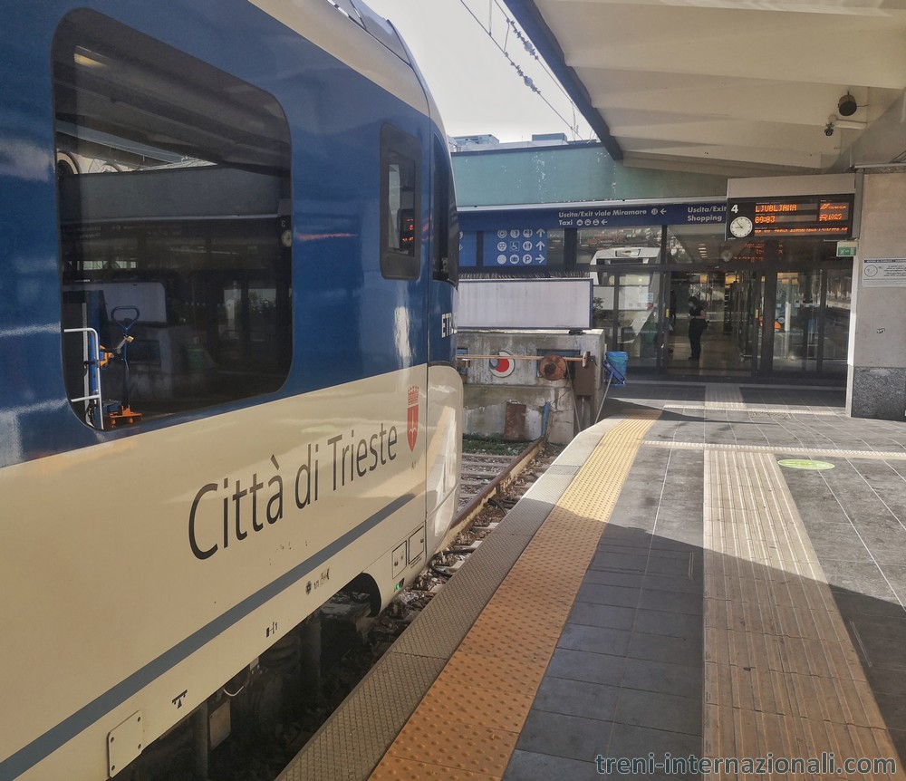 Il treno Udine - Lubiana a Trieste Centrale