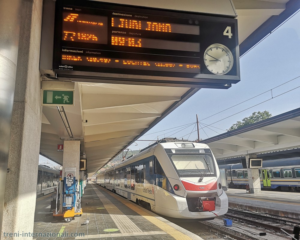 Il treno Udine - Lubiana a Trieste Centrale